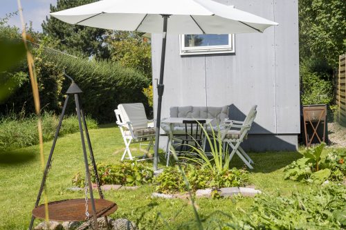 Kolonihaveidyl på dobbeltgrund – Renoveret helårsh