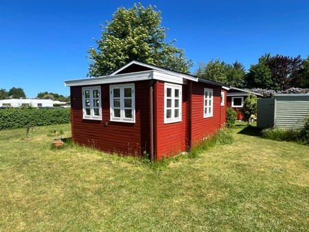 Hytte i naturistforeningen Solbakken sælges